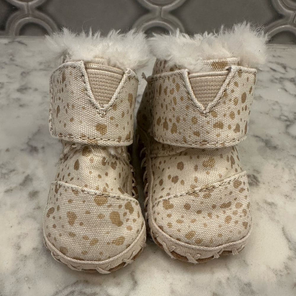 TOMS Baby Booties Faux Fur Lined Cream and Gold